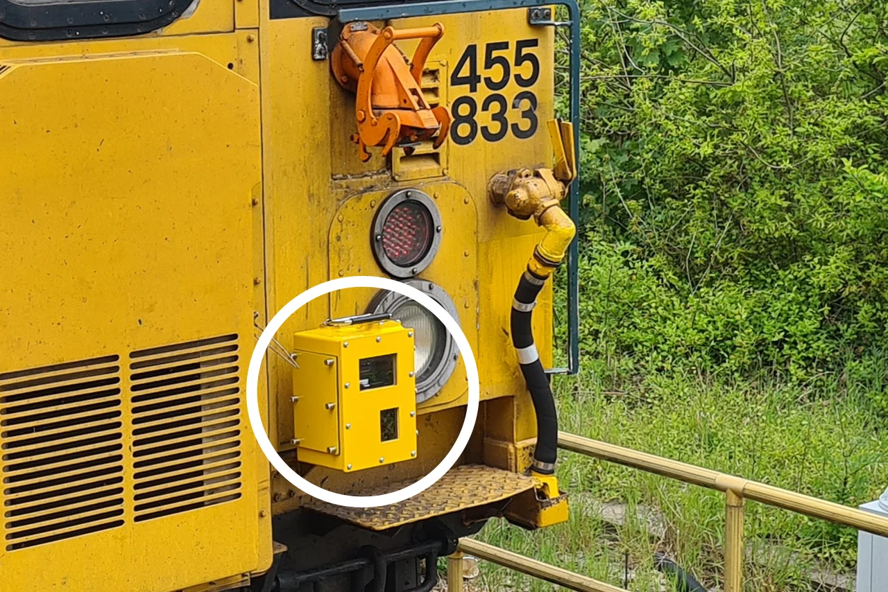 Thermal cameras are deployed alongside forward-facing video (FFV) cameras, housed within a portable tail lamp bracket enclosure. Thermal and FFV footage is recorded simultaneously and the readings and images are automatically transmitted via 4G in rapid time, securely accessible online within minutes.